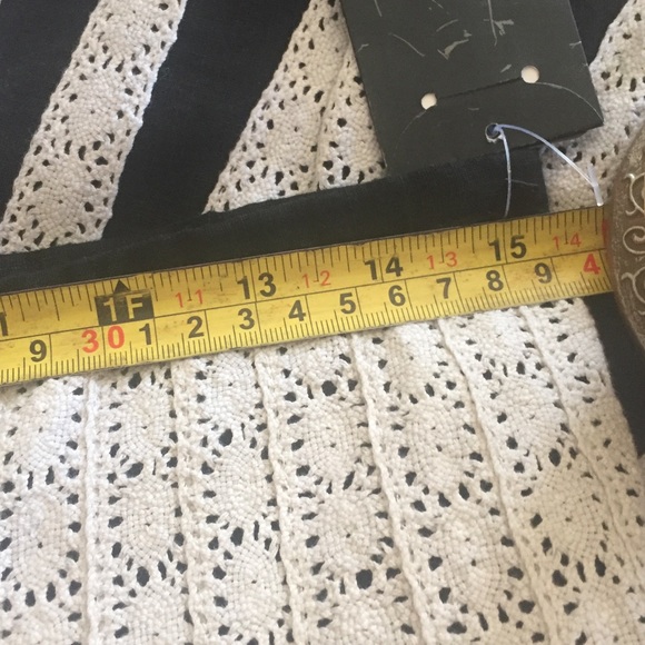 💕💕2X HOST PICK💕💕Blk flared summer skirt ,white lace size 6P avail - Picture 4 of 5